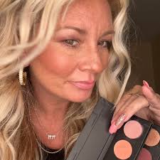 Friends, “there's plenty of fish in the sea” Me, “doesn't the sea run into  Lake Erie?” Thank you @solstaylodging and @bronsonjamesallison for hosting  this incredible event! It was amazing meeting new people