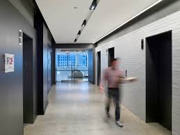 Fcb chicago took full advantage of the space and views offered by the hancock, working with the architect to design a space that feels open, promotes collaboration and capitalizes on the incredible views. Fcb Chicago Tpg Architecture Archello