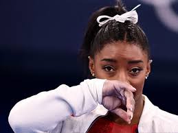 Simone biles ' bid to claim her first olympic gold medal ended after just one rotation after being forced to. Yzbdzlijkwo8tm