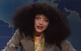 Share the best gifs now >>> Emma Stone Pays Tribute To The Late Gilda Radner During Saturday Night Live S 40th Anniversary Celebration Daily Mail Online