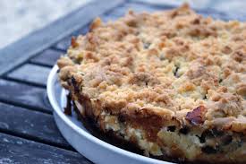 April 2016 by foodsisterintravelmode 3 comments. Rhabarberkuchen Mit Schmandcreme Und Streuseln Moey S Kitchen Foodblog