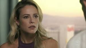 Jeiza pressiona Alan para saber o que está acontecendo