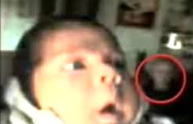 No me sigas, yo te sigo. Filmaban Al Hijo Y De Pronto Aparecio Fantasma De Abuela El Diario Ecuador