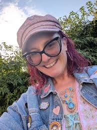 After being stuck in with COVID I'm leaving the house for vets and a coffee  today so thought I'd represent as many Mightie Makers as I can. Hat was  made by the