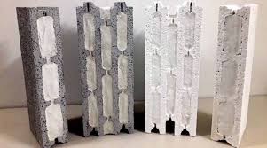 A bianco e nero scambio di vedute, sul movente dell'omicidio di yara gambirasio, tra andrea biavardi (direttore 'giallo') e giangavino sulas (inviato 'oggi'). Giangavino Muresu