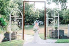 Wedding photographers need wedding photographer apps for planning photo shoots, talking with a couple and their guests, editing and sharing photos. The Top 4 Reasons You Should Say Yes To Bridal Portraits Chandelier Of Gruene