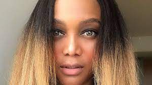 Check out this biography to know about her childhood, family life, achievements and fun. So Sehen Die Naturhaare Von Supermodel Tyra Banks Aus Promiflash De