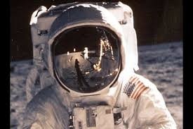 En 2021, quatre sont encore en vie. Les Premiers Hommes Sur La Lune Neil Armstrong Et Buzz Aldrin Cite Des Telecoms