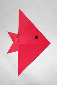 Einen origami hahn mit kindern aus papier falten zu ostern mit einer gut erklärten faltanleitung. Fisch Falten Kinderspiele Welt De