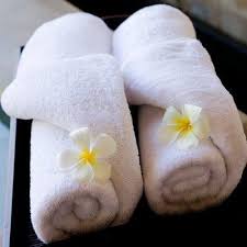 How To Display Bath Towels Pliage Serviette De Bain Comment Plier Des Serviettes Et Decor Hotel