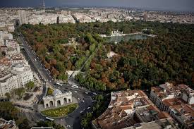 El Ayuntamiento De Madrid Cierra El Parque De El Retiro Por Seguridad Ante El Fuerte Viento 20mi Madrid Ciudad Parque Del Retiro Madrid Fotos Antiguas Madrid