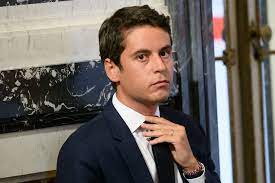 Gabriel attal est né le 16 mars 1989 à clamart, en région parisienne. Gabriel Attal Couple Avec Une Chanteuse Compagnon Gpa Confidences
