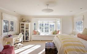 Selecting Customized Window Treatments For Teenage Bedroom Ideas Home Decor Bedroom Bedroom Layouts Traditional Bedroom