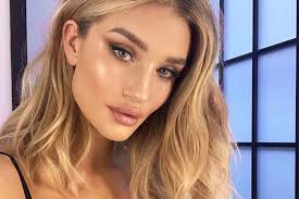 Another easy trick to make your forehead look smaller is opting for highlights. How To Make Forehead Look Smaller With Makeup Saubhaya Makeup