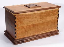 The underside of the lid is a grooved cutting board; Mlcs Free Downloadable Woodworking Project Plans