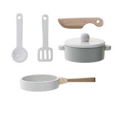 Set De Cuisine En Bois Pour Poupee Bloomingville En 2020 Cuisine Bois Ustensile Cuisine Ustensiles De Cuisine En Bois
