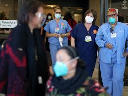 The average registered nurse makes between 47,000 to 70,000 a year. How Much Money Do People Who Work In Hospitals Make