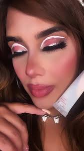 Prebase de Terciopelo: Maquillaje Impecable Todo el Día