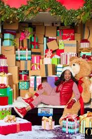 Appearing in the december issue of o, the oprah magazine, the list is filled with 107 items ranging from tech tools to her favorite pajamas and mouthwatering edible gifts. See Every Single Gift On Oprah S 2016 Favorite Things List Favorite Things List Oprahs Favorite Things Simple Holiday Decor