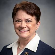 Dr. Jan Lee, MD winner of the "2022 Healthcare Leader of the Year Awards"