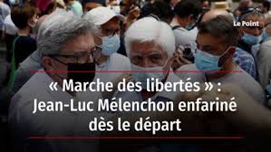 Notre journaliste témoigne de la scène. Video Marche Des Libertes Jean Luc Melenchon Enfarine Des Le Depart Le Point