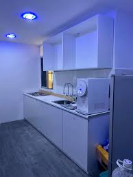 Sebelum saya kongsikan perbezaan kabinet dapur jenis formica vs melamine, saya akan jelaskan sedikit apa sebenarnya formica dan melamine ni? Penuhi Impian Isteri Lelaki Ni Diy Sendiri Kabinet Dapur Cantik Nampak Kemas Kos Pun Jimat Keluarga