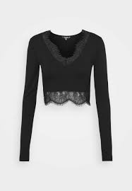 This versatile crop top comes with a high turtleneck, long sleeves with the perfect length at the bodice. Missguided Tall Trim Crop Top Bluse Black Schwarz Zalando De