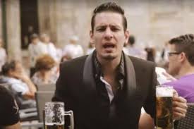 En 2017 abandonó el grupo para iniciar una carrera en solitario. La Dura Confesion Del Ex Cantante De Rafaga Sobre La Cancion Una Cerveza Oxigeno Digital