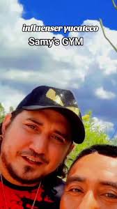 Influencer Yucateco Que Usa Casco Rojo