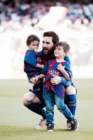Weitere ideen zu fussball, messi, lionel messi. Pin By Johanna Bauer On Fussball Lionel Messi Biography Lionel Messi Messi Photos
