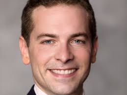 Deutsche Bank's Graham Warner '02 G'13 to Deliver 2018 VPA Convocation  Address — Syracuse University News