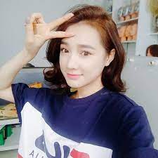 Nabi nhã phương với chiều cao 1m63 của mình và nụ cười tươi tắn đã khiến. Ä'a Quen Vá»›i Mai Toc Dai ThÆ°á»›t Tha Nha PhÆ°Æ¡ng Cáº¯t Toc Ngáº¯n Khiáº¿n NgÆ°á»i Ham Má»™ Sá»­ng Sá»'t