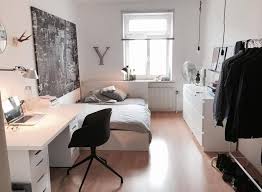 Helles Wg Zimmer Mit Schichter Und Moderner Einrichtung Wg Zimmer Schlafzimmer Einrichtung Mod Zimmer Einrichten Jugendzimmer Wg Zimmer Zimmer Einrichten