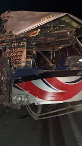 Fuerte accidente entre dos autobuses...