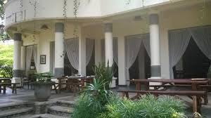 Sedangkan untuk harga sewa gedung secara all in atau wedding package dengan harga rp.234.000.000 sudah termasuk semua keperluan pesta sedangkan penyewaan paket national dan international adalah paket all in atau wedding package juga sama dengan luas gedungnya, namun. Taman Indie River View Resto Araya Malang Picture Of Taman Indie River View Resto Malang Tripadvisor