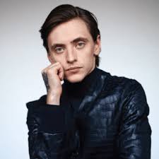 — сергей, в первую очередь хочу поздравить с дебютом в партии ромео и успешной премьерой балета ромео и джульетта на арена ди верона в италии. Sergej Polunin Biografiya I Lichnaya Zhizn Baleruna