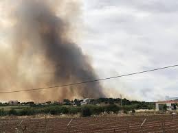 O alerta para o incêndio, que deflagrou perto da localidade de pernadeira, na freguesia de odeleite, concelho de castro marim, foi dado às 01:05. Over 130 Firefighters Three Air Support Battle Wildfire In Altura Castro Marim Portugal Resident