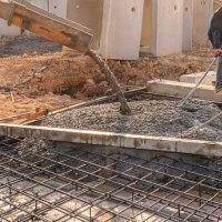 Le béton est armé à l'aide de fers, treillis, chaînages et semelles qui vont être englobés dans la structure afin de la renforcer et de faire d'un mur, d'une dalle ou de toute construction une construction indéformable en liant entre eux tous ses constituants. Faire Le Ferraillage D Une Dalle De Beton