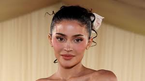 Kylie Jenner embraces 'King Kylie' vibes after fans' multiple requests to  revive her bold era