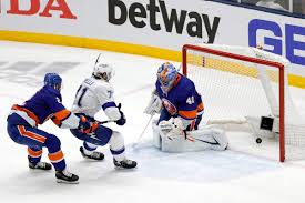 Steven stamkos makes a frankly miraculous recovery from injury in time to join his team for the third period. R3wqc6pw2ut Xm