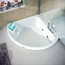 Le vasche da bagno angolari sono eleganti e belle da vedere e possono spesso rappresentare un sistema per sfruttare meglio lo spazio del bagno, anche in piccoli ambienti, in particolare quelli a pianta quadrata. Vasche Da Bagno Piccole Soluzioni Per Il Bagno Anche Mini Cose Di Casa