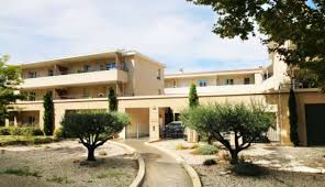La mission des maisons de repos est de donner aux patients des soins dont ils ont besoin et de maintenir ou renforcer leur autonomie, par exemple à la suite d'une maladie de longue. La Residence De Services Pour Seniors A Marsillargues Maison De Retraite Privee Ehpad A Montpellier Residence Senior Hdg Aramons Residences