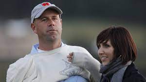 Stewart cink confirms he is taking a break from golf after his wife was diagnosed with breast cancer golfer stewart cink has decided to take time off to care for his wife lisa cink, who won the open championship in 2009, announced the news on twitter stewart cink has announced he is taking a break from golf following his wife lisa's diagnosis. Golfer Stewart Cink Quits Pga Tour To Support Wife Lisa After Breast Cancer Diagnosis