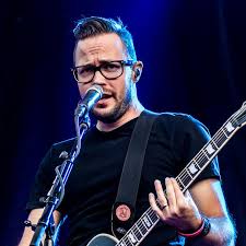 When did Keith Wallen start making music?