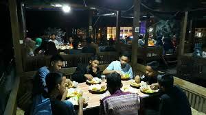 Harga makanan kampung daun cafe juga sangat terjangkau, salah satunya menu buka puasa nasi timbel plus dengan lauk bisa didapat mulai rp 25.000. Bukber Di Pariaman Empat Cafe Ini Rocomended Banget Pariaman Today
