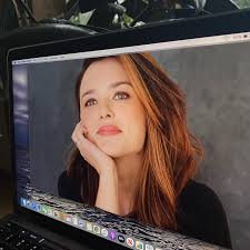 Been living in this tiny box lately. The rent is astronomical, ambience  isn't great and the company is VERY repetitive but thanks to  @gerard_edwardsandco at @_edwardsandco the hair really picks up where