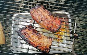 Gustosissimi spiedini di maiale cotti alla griglia, con filetto di maiale, pancetta e peperoni. Ricetta Pancetta Di Maiale Al Barbecue Passionebbq It