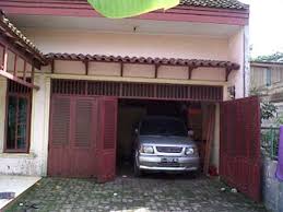Warna garasi diselaraskan dengan warna cat rumah anda atau dapat anda kreasikan sendiri dengan warna yang anda sukai, jangan salah pilih warna cat karena mempengaruhi. Desain Rumah Garasi Bawah Tanah Desain Rumah Rumah Desain