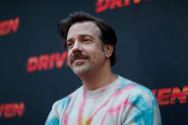 In the 1990s, he began his career in improv comedy and performed with comedysportz, io chicago (improv olympic), and the second city.in 2003, sudeikis was hired as a writer for saturday night live and starred as a cast member from 2005 to 2013, playing. N2joosfawmircm