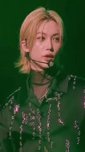 ook how shooked felix was because of the loud cheers and bang chan’s  “alright alright alright” 😭💗#felix #펠릭스 #straykids #스트레이키즈 #bangchan#fyp